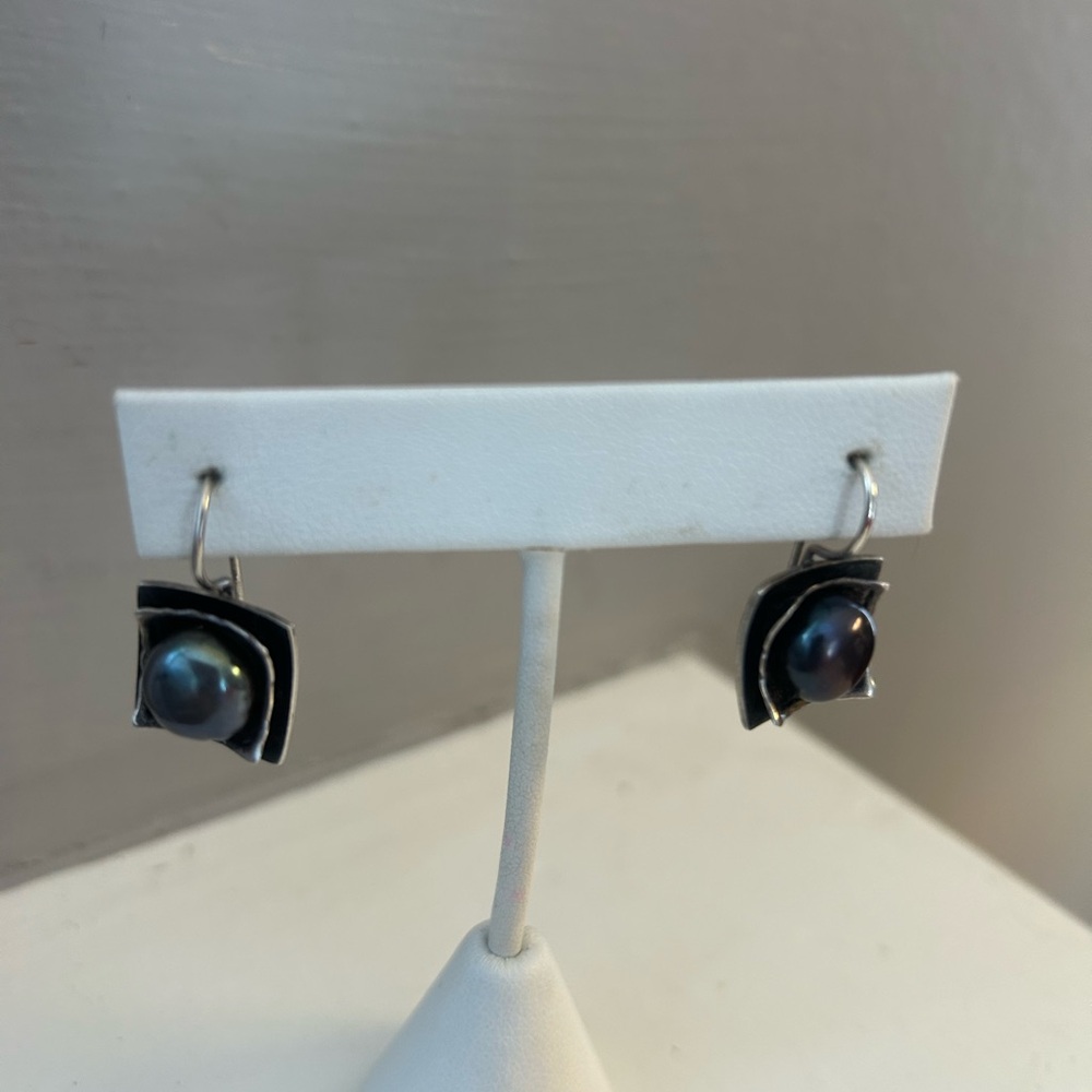 EUC Silpada Sterling Hanging Earrings with Black-Purple Pearls - Picture 2 of 3